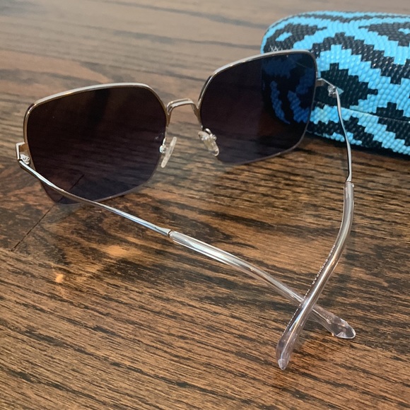 DIFF Silver Frame with Black Lenses Sunglasses - Picture 2 of 5